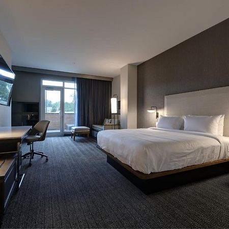 Courtyard By Marriott Iowa City University Heights Екстериор снимка