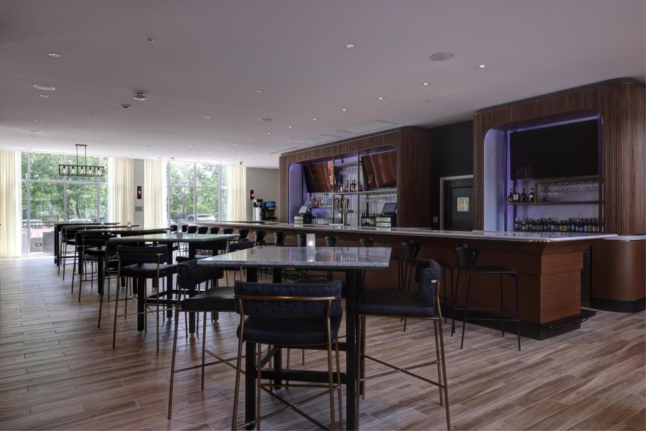 Courtyard By Marriott Iowa City University Heights Екстериор снимка