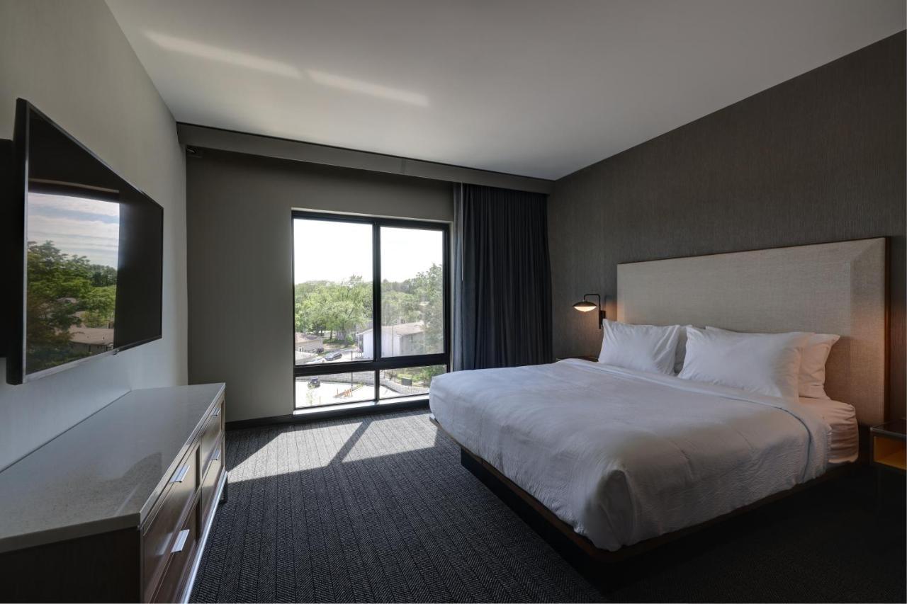 Courtyard By Marriott Iowa City University Heights Екстериор снимка