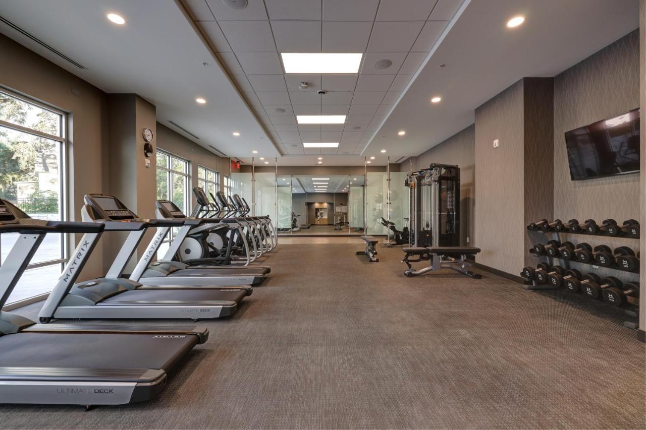 Courtyard By Marriott Iowa City University Heights Екстериор снимка