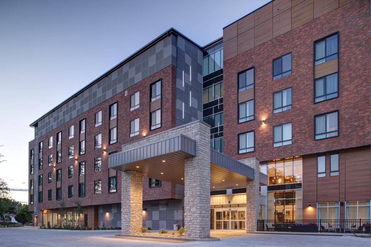 Courtyard By Marriott Iowa City University Heights Екстериор снимка
