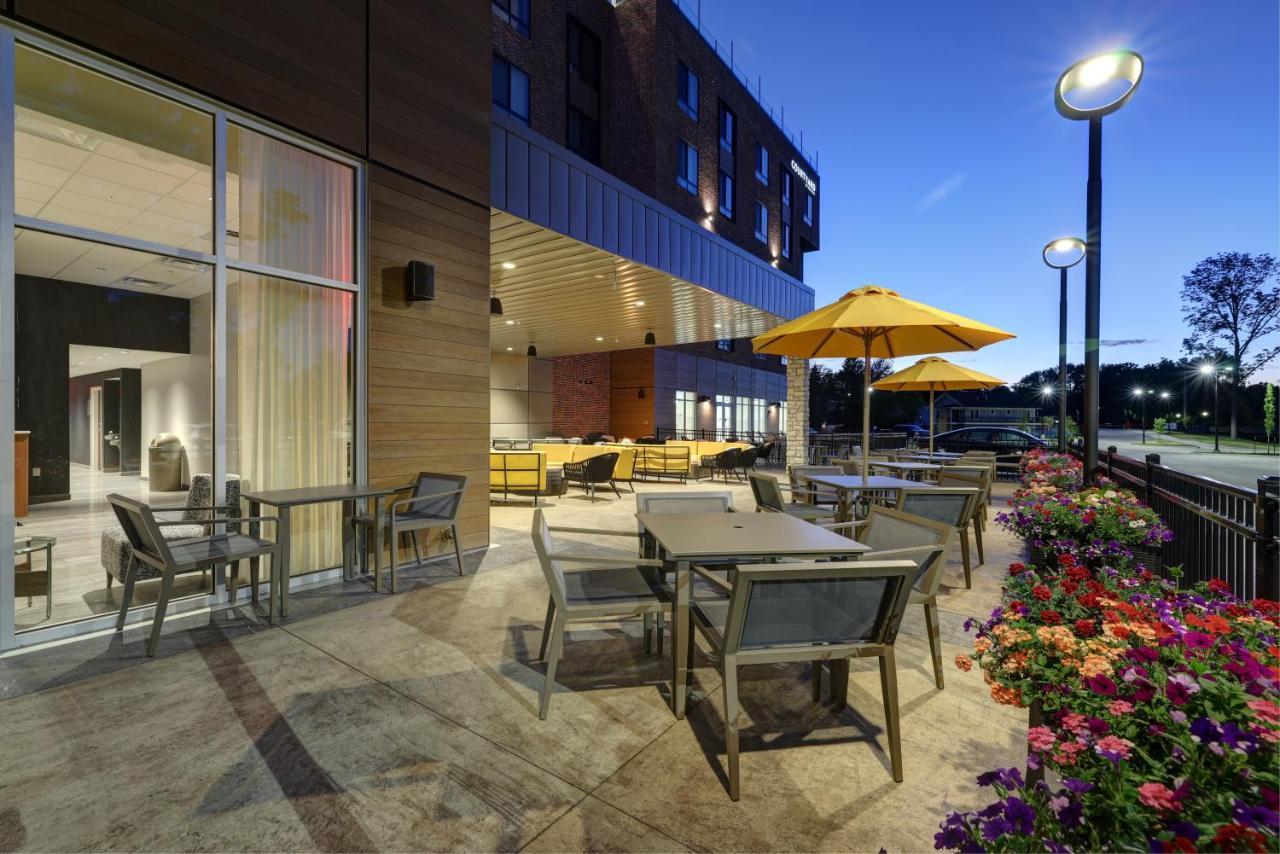 Courtyard By Marriott Iowa City University Heights Екстериор снимка