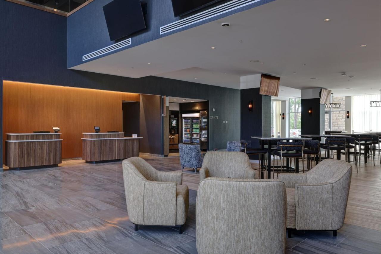 Courtyard By Marriott Iowa City University Heights Екстериор снимка