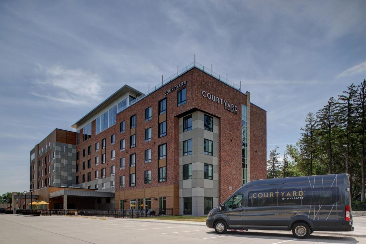 Courtyard By Marriott Iowa City University Heights Екстериор снимка