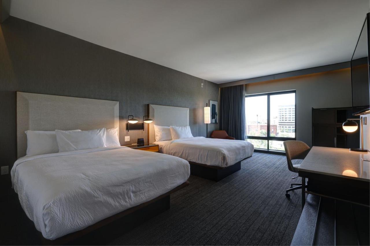 Courtyard By Marriott Iowa City University Heights Екстериор снимка