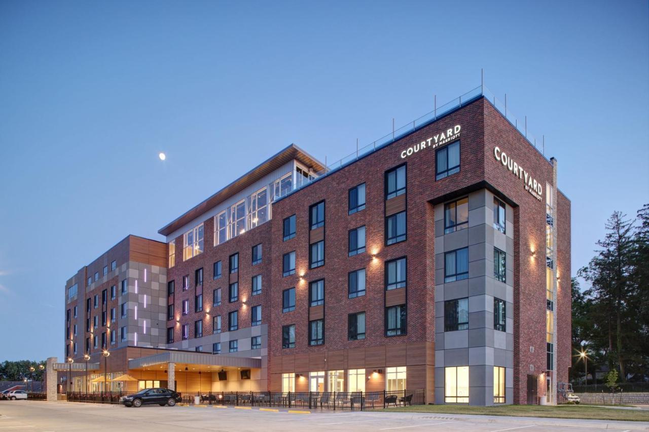 Courtyard By Marriott Iowa City University Heights Екстериор снимка