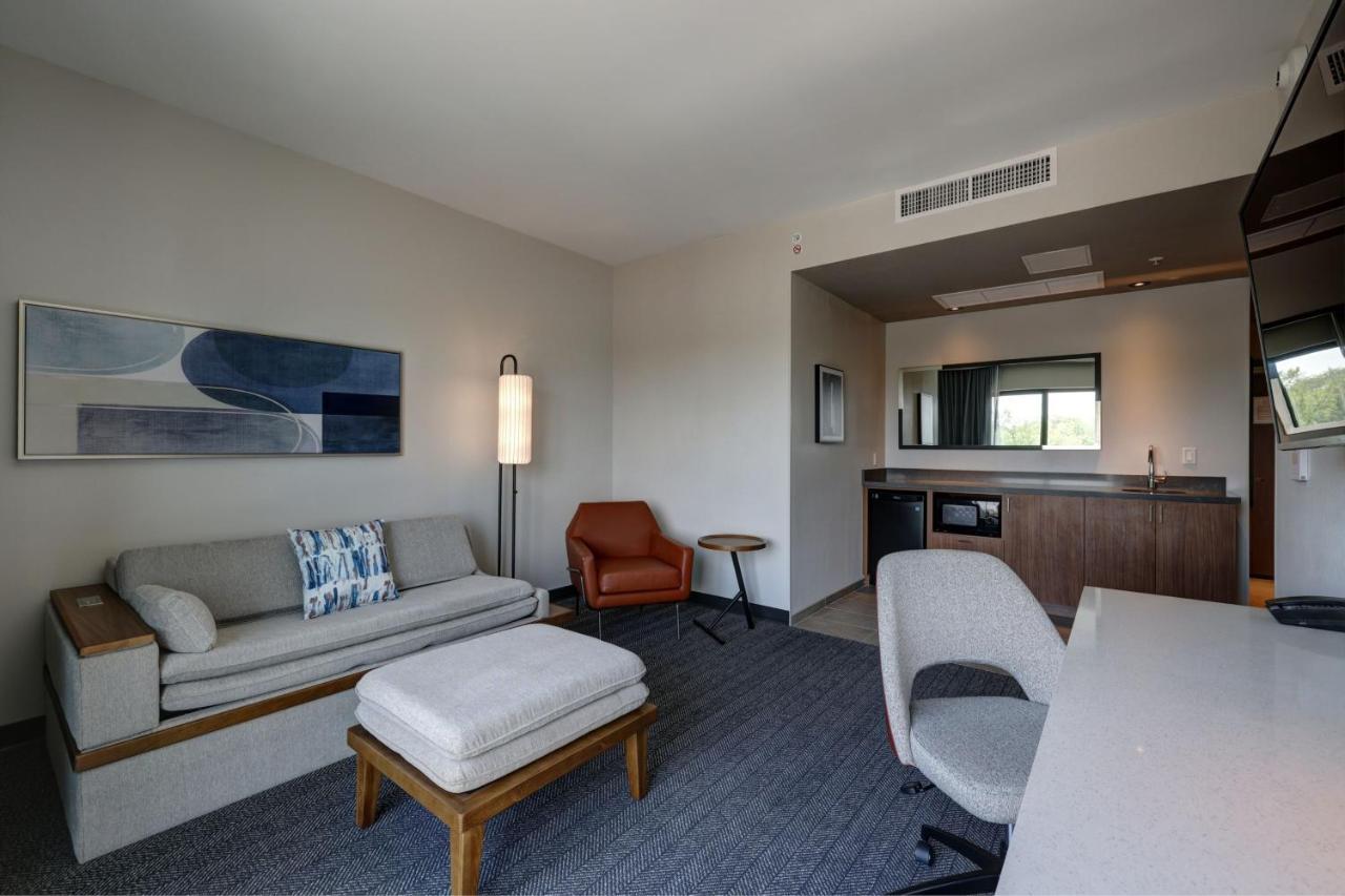 Courtyard By Marriott Iowa City University Heights Екстериор снимка