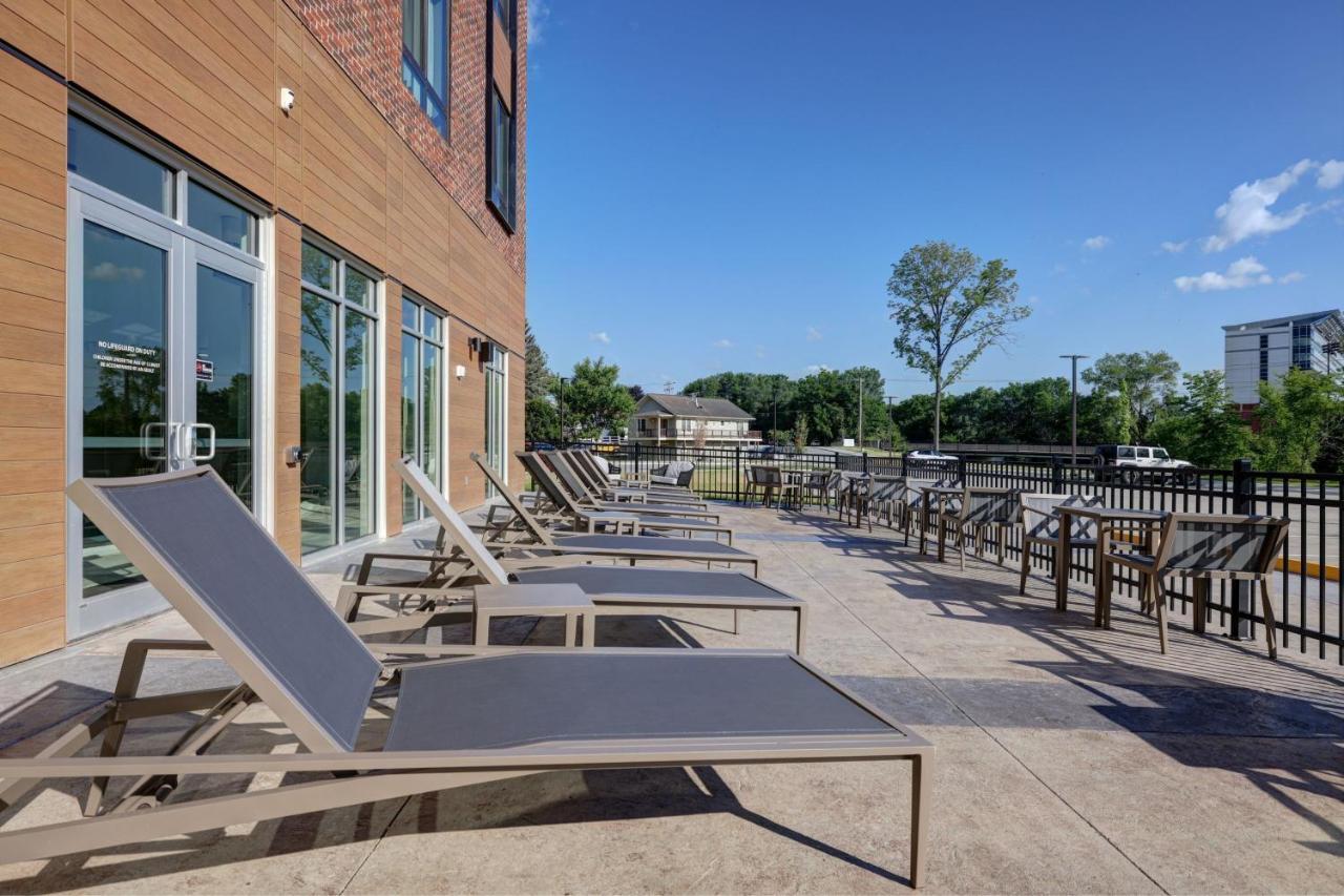 Courtyard By Marriott Iowa City University Heights Екстериор снимка