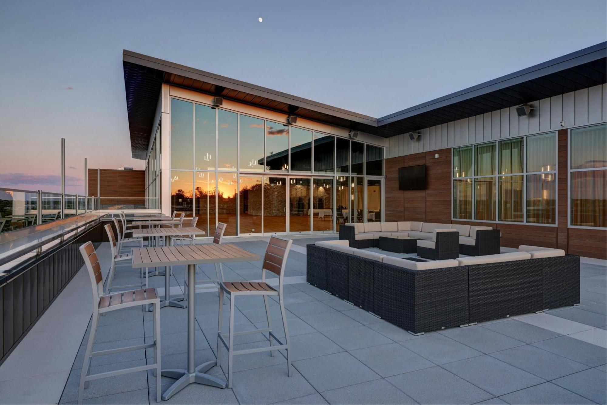 Courtyard By Marriott Iowa City University Heights Екстериор снимка